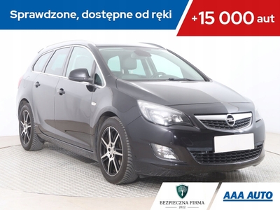 Opel Astra J Sports Tourer 1.6 Turbo ECOTEC 180KM 2011