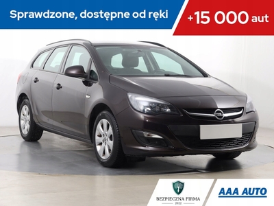 Opel Astra J Sports Tourer Facelifting 1.4 Turbo ECOTEC 140KM 2015