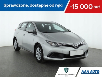 Toyota Auris II Hatchback 5d Facelifting 1.33 Dual VVT-i 99KM 2015