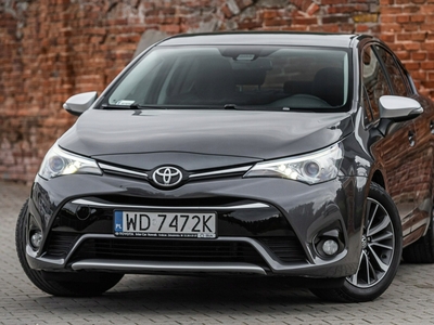 Toyota Avensis III Sedan Facelifting 2015 2.0 D-4D 143KM 2016