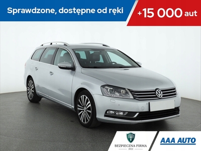 Volkswagen Passat B7 Variant 1.6 TDI CR DPF BlueMotion 105KM 2012