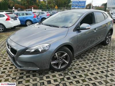 Volvo V40 2.0 benzyna 122 KM 2016r. (jawor)