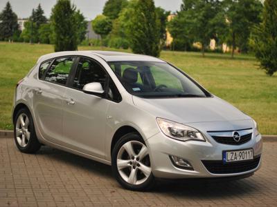 Opel Astra J Hatchback 5d 1.4 Twinport ECOTEC 100KM 2010