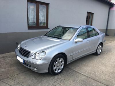 Używane Mercedes-Benz Klasa C - 13 600 PLN, 306 000 km, 2005