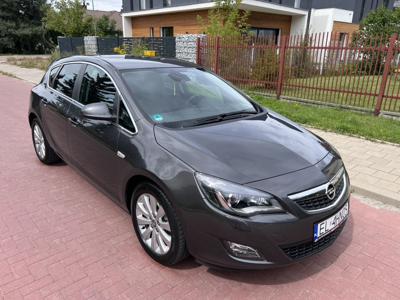 Używane Opel Astra - 31 900 PLN, 177 600 km, 2011