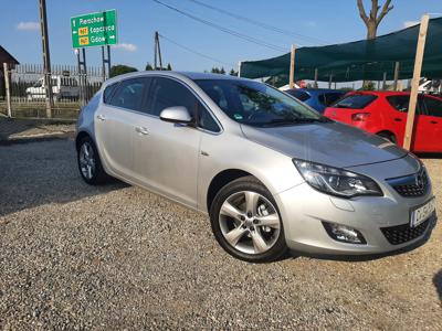 Używane Opel Astra - 32 400 PLN, 120 230 km, 2010