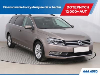 Volkswagen Passat B7 Variant 2.0 TDI CR DPF BlueMotion 140KM 2011