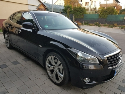 Infiniti Q70