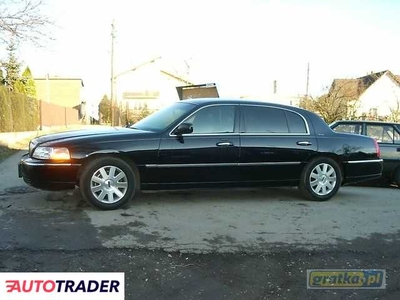 Lincoln Town Car 4.5 benzyna 2004r. (Skawina)