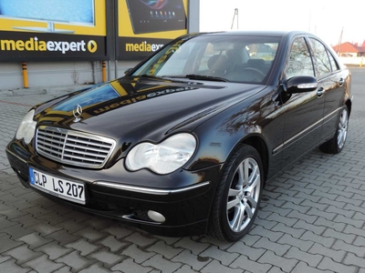 Mercedes C-klasa 1.8 benzyna 143 KM 2003r. (Ostrowiec Świętokrzyski)