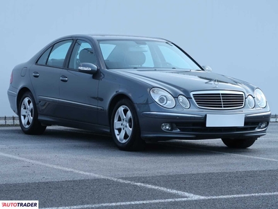 Mercedes E-klasa 3.0 227 KM 2006r. (Piaseczno)