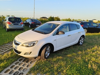 Opel Astra J Sport - Klimatronik, Parktronik