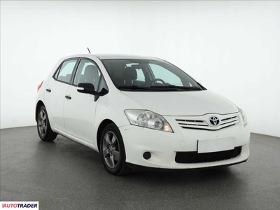 Toyota Auris 1.4 88 KM 2012r. (Piaseczno)