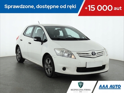 Toyota Auris I Hatchback 5d Facelifting 1.4 D-4D 90KM 2012