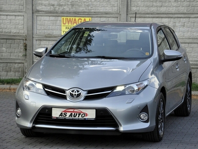 Toyota Auris I Hatchback 5d Facelifting 1.6 Valvematic 132KM 2012