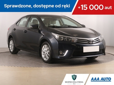 Toyota Corolla X Sedan Facelifting 1.6 Valvematic 132KM 2014