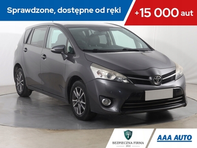 Toyota Verso Minivan Facelifting 2.0 D-4D 124KM 2013