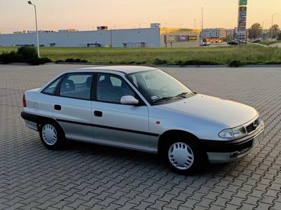 Opel Astra F Classic Sedan 1.6 z 2000r. /benzyna/ tylko 137tys. km!