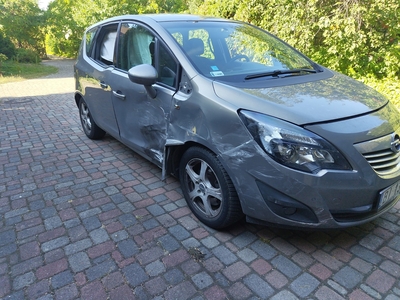 Opel Meriva B po stłuczce, odpala, jeździ