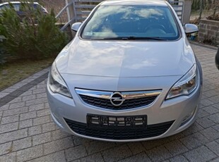 Opel Astra J