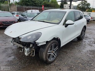 Porsche Cayenne II Pali i jeździ