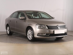 Volkswagen Passat B7 , Salon Polska, Navi, Xenon, Bi-Xenon, Klimatronic, Tempomat,