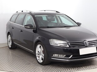 Volkswagen Passat B7 , Skóra, Navi, Klimatronic, Tempomat, Parktronic,