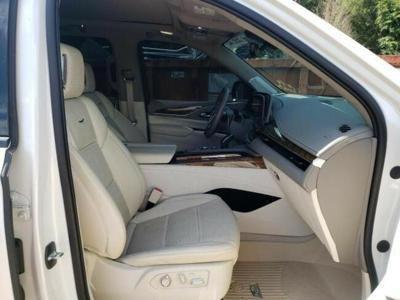 Cadillac Escalade 2021, 6.2L, 4x4, SPORT PLATINUM, porysowany lakier