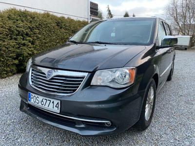 Używane Lancia Voyager - 46 500 PLN, 195 000 km, 2012