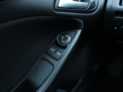 Ford Focus 2017 1.6 i 143838km ABS klimatyzacja manualna