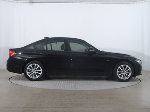 BMW 3 2017 318 i 116771km Sedan