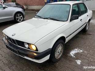 BMW E30 318i automat