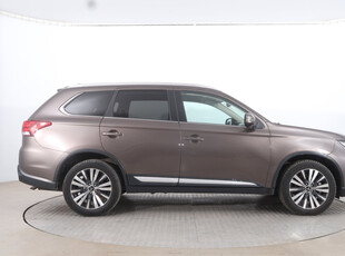 Mitsubishi Outlander 2018 2.0 50203km SUV