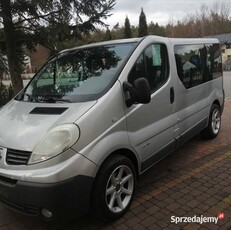 Renault trafic 9 osobowy 2.5 tdi