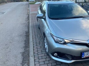 Toyota Auris 2016 niski przebieg!