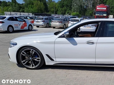 BMW Seria 5 M550i xDrive sport