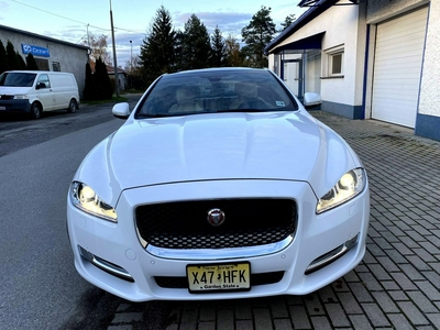 Jaguar XJ