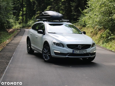 Volvo V60 Cross Country T5 AWD Momentum