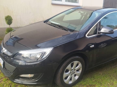 Opel Astra IV 1.6 Business uszkodzona niski przebieg jezdząc