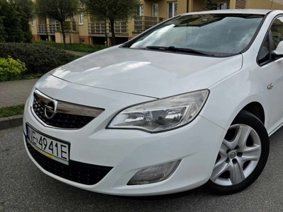 Opel Astra J 2011r 1.7 CDTI 81kw -bdb stan ,dobra opcja wyposazenia