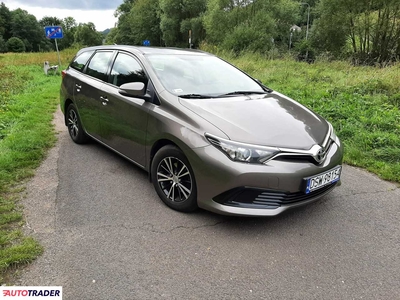 Toyota Auris 1.4 diesel 90 KM 2017r.