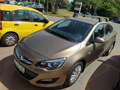 Opel Astra J Sedan 1.6 Twinport ECOTEC 115KM 2014