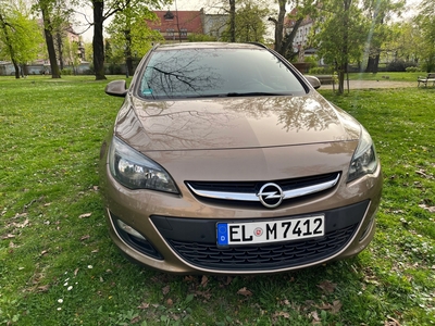 Opel Astra J Sports Tourer Facelifting 1.4 Turbo ECOTEC 140KM 2013