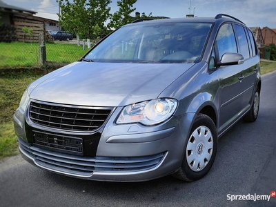 Rodzinny Volkswagen Touran LIFT 2009