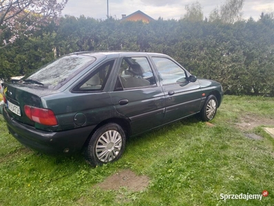 Sprzedam kultowego Forda Escort z LPG - opłacony, okazja!