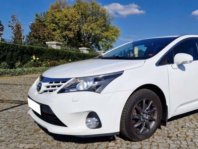 Toyota Avensis III Wagon Facelifting 2.0 D-4D 124KM 2015