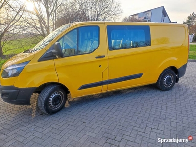 Ford Transit z 2015 roku silnikiem 2.2 6 osób