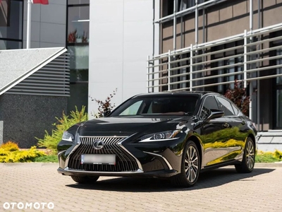 Lexus ES 300h Business Edition +