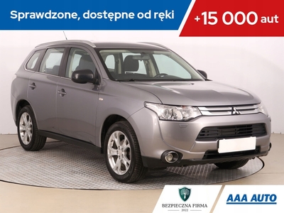 Mitsubishi Outlander III SUV Facelifting 2.0 SOHC MIVEC 150KM 2014