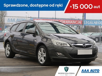 Opel Astra J Sports Tourer 1.4 Turbo ECOTEC 140KM 2011